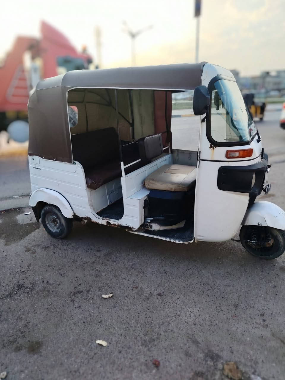 السلام عليكم
تكتك مديل 20 التكتك جاهزه محرك ما مفتوح لاين ما اشتغل بيه اروح بيه ورجع 
***********
رقم نكليزي
