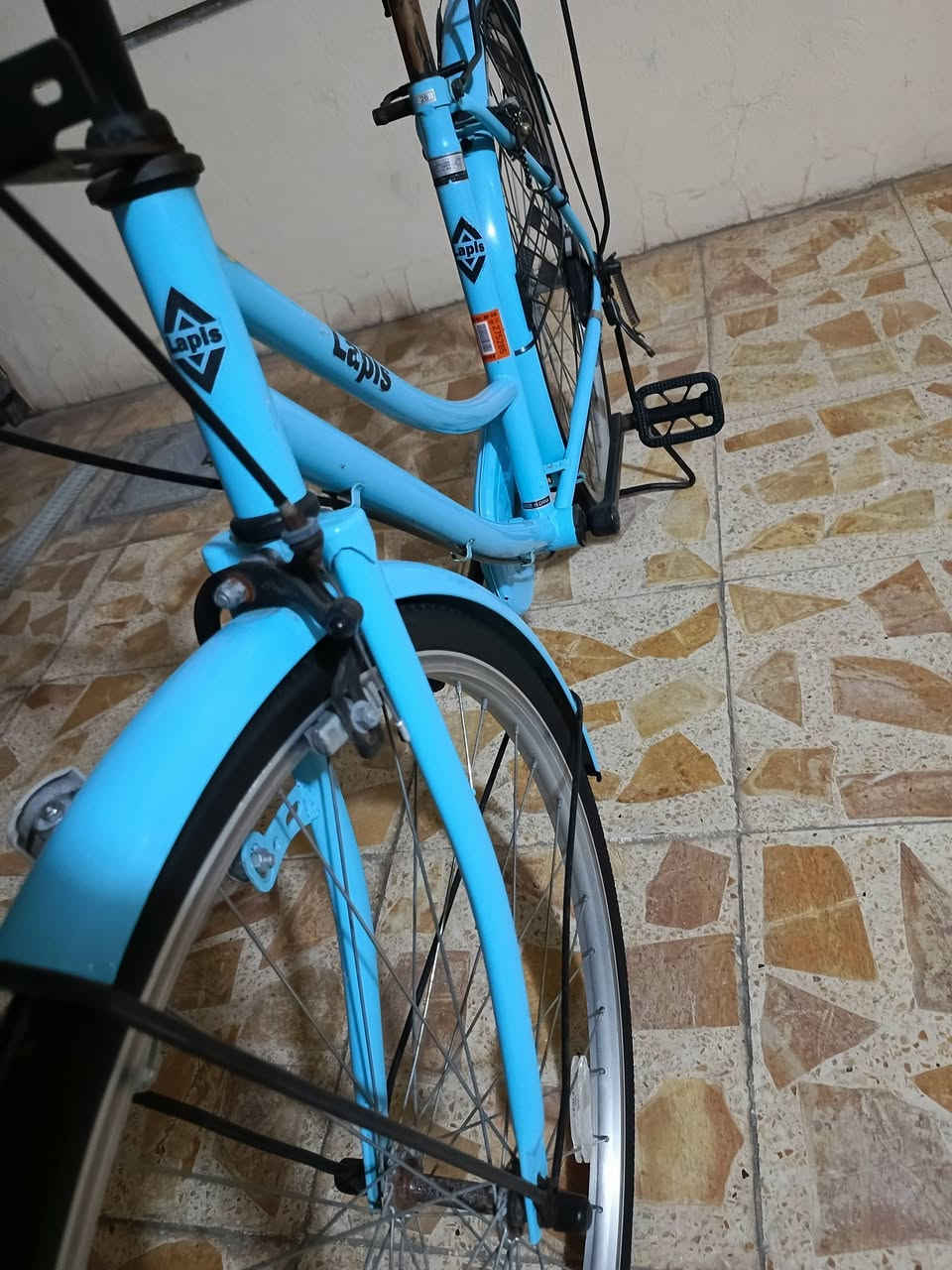 السلام عليكم بايسكل للبيع حجم 26 بالة اصلي كلة شغال وجديد مكان بغداد سعرة 130 للاتصال ***********
