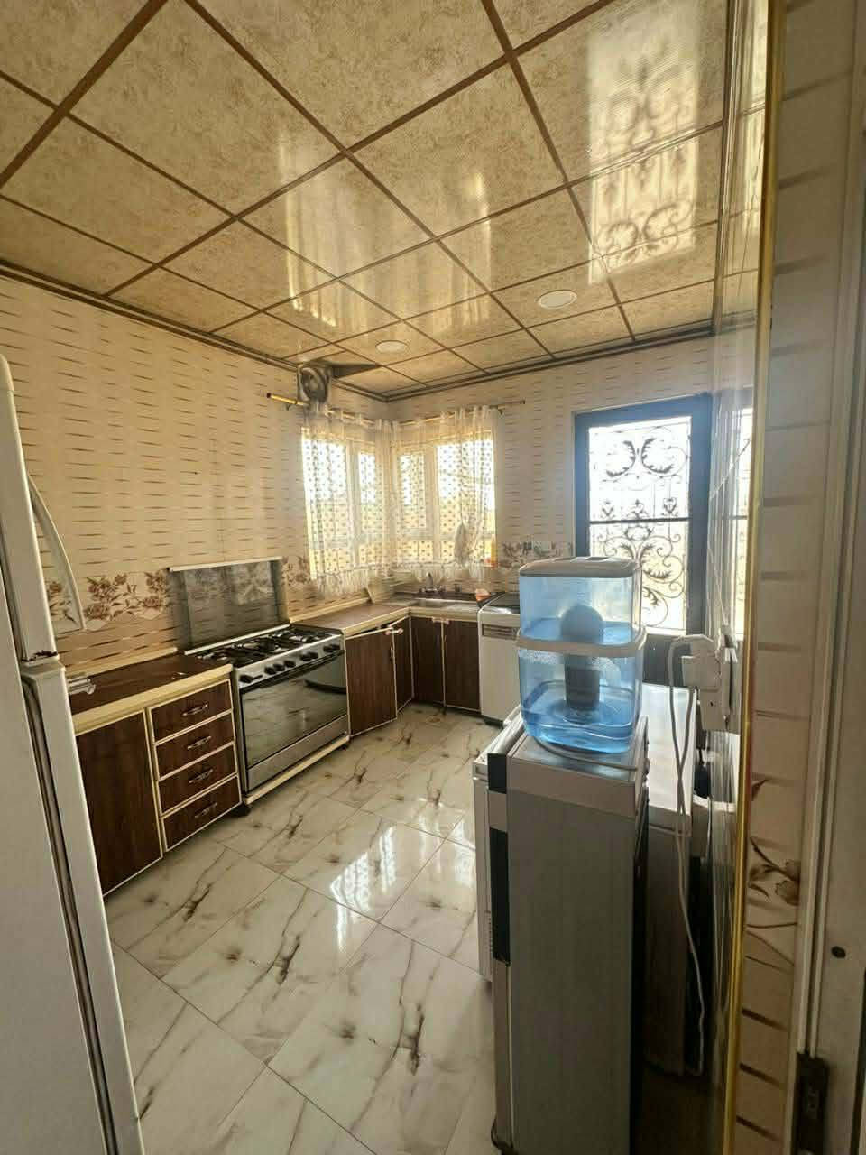 للبيع دار تجاري على شارع سايدين 

 مساحة الدار ▪️▪️140م الواجهه 11 ❌ 12،75
 جنس العقار ▪️▪️ملك صرف 
موقع العقار ▪️▪️حي الميثاق مقابل القيس ماركت 
                             
                      🔹 مواصفات الدار 🔹
ط1/ 

   غرفة نوم عدد 2➕ مطبخ ➕هول➕ استقبال 
    ➕ صحيات➕ مناور عدد 2 ➕ بيتونه 
          
 للتفاصيل الاتصال على ***********
او مراجعة مكتب المسلة 
الموصل /حي المثنى/فرع مستشفى صحة المراة
