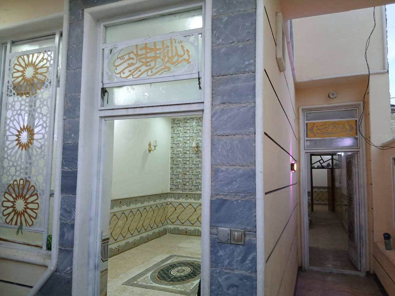 للايجار بيت طابق واحد 100م الساهرون قرب مدارس استقبال صاله مطبخ غرفة نوم واحده صحيات داخل وخارج
للاتصال ***********
                     350 للشهر الواحد
