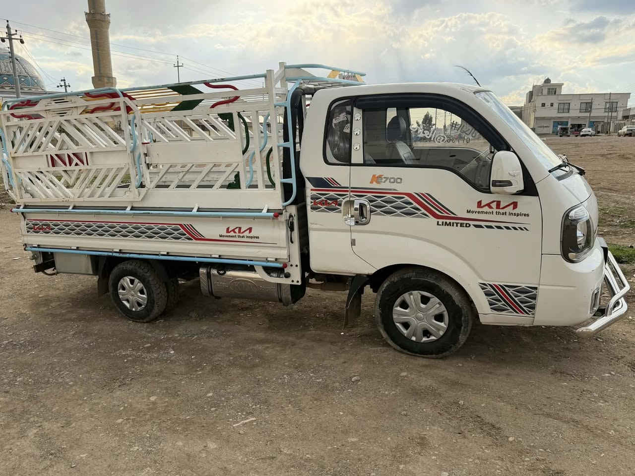 كيا 2700موديل 22 سنويه الا 27  مكفوله بس هاي لضربه بالباب كدام لعين مامصلحهالسعر 137  وبي مجال بسيط  حدثها خفيف بل صورا بقي كفاله ***********
