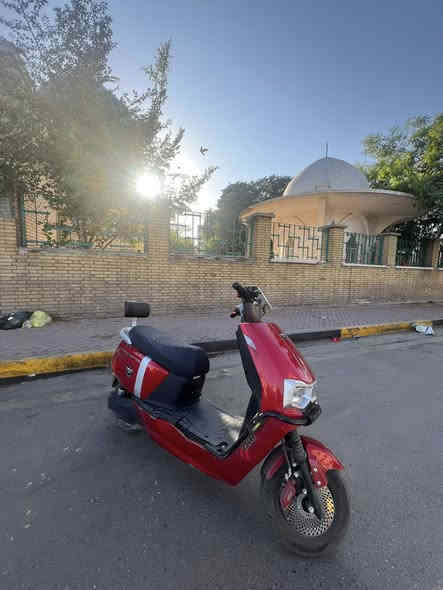 دراجه شحن نوع وينلي ( winlee ) 6 بطاريه كبير ملف (1500) موديل (2025) الدراجه جديده صار شهرين من ماخذها ، المواصفات :

1- سرعة 80 حقيقي 👌🏻
2- نضام البگ رجوع الى الخلف ( R ) 👌🏻
3- نضام البارك ( p ) 👌🏻
4- مثبت سرعة👌🏻
3- نضام 3 سرعات👌🏻
4- بلوتوث تكدر تشغل اغاني👌🏻
5- بصمة ، ويجي وياها بصمات عدد (2) وسويج للاحتياط👌🏻
6- منفذ شحن👌🏻
7-شاشة ديجتال لقرائة الاعطال
8- دبل اشاره 
9- لايت عالي ناصي ورماش 👌🏻
10- شاحنه من توصل 100‎%‎ تفصل من وحدها للامان
11- شاحنة ديجتال شاشه تقرالك نسبه الشحن
12- اشاير يمين ويسار
13-بريكات الامامي دهن الخلفي دسك
14-

الدراجه بيها كم ملاحضه بسيطه بلكفرات كسور خفيفه موجودات بل صور

سعر الدراجه 700 الف وبيها مجال للشراي 
للتواصل ***********
