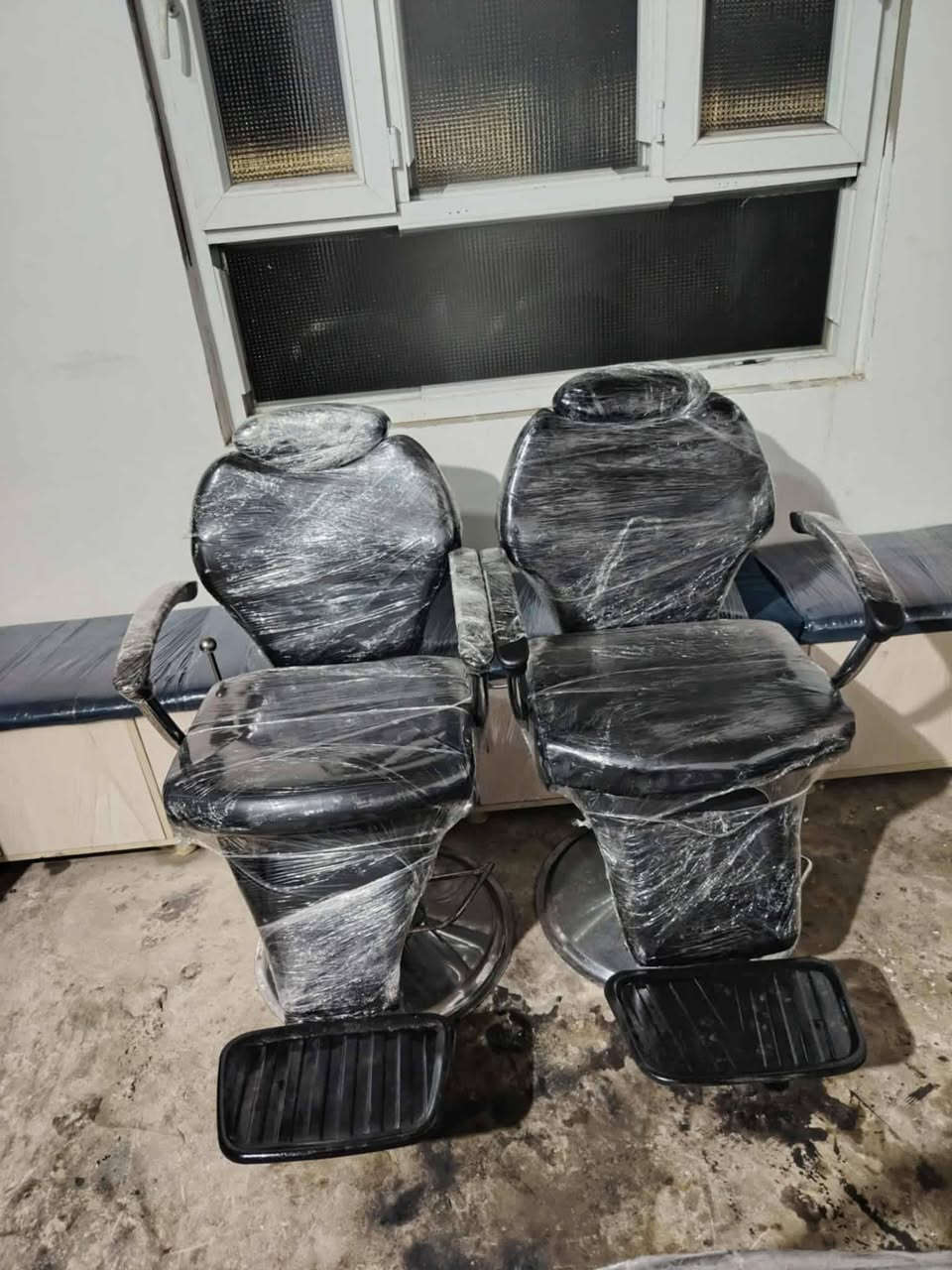 كراسي حلاقه للبيع مكان موصل اتصل على الرقم ***********+***********
