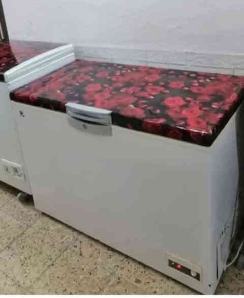 مجمده شغاله وبيها ضمان وسعرها مناسب 
مكاني ناصرية مركز *********** واتساب
