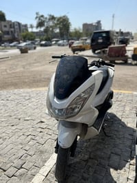 pcx للبيع جيل ثاني ياباني اصلي   لـون ابيـض صدفـي   محرك125 cc دراجه ب...