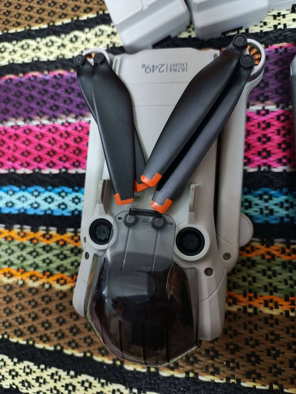 مني ثري برو كومبو جوستك سمارت نظافه مثل ما واضح بالصور مابيها شخط تجي تفحص وتقتنع وتشوف بعينك مكاني بغداد السعر مليون قفل ***********
