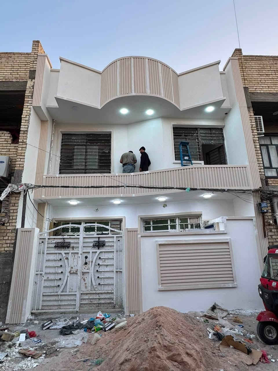‏سلام عليكم بيت للبيع الشعله دوان شارع 60
‏المساحة 100 متر طابق يحتوي على أربع غرف نا
‏ بناء طابوق بيت جديد￼***********
