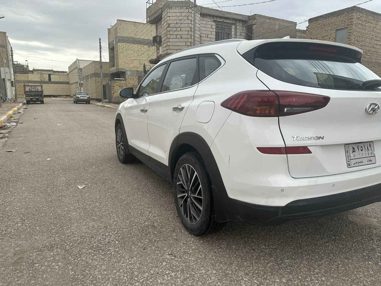 توسان خليجي 2020 خليجي الكاصد لون ابيض ماشيه 47000 الف  مواصفات بصمة ابواب كشن كهرباء تثبيت سرعه كروس شاحن واير ليس لايتات اماميه وخلفيه LED ثلاجه بالجكمجه وضعيات قيادة ( ايكو سبورت وكومفورد ) حساسات امامي وخلفي كامرة خلفيه دوارة شاه وسطيه كار بلي  بصمتين اصليه وكتلوكات ويل كب خمسه اشايرترحيب مري شفط ومكينه2000 دوش المرغوب السيارة بعدها بوضعيه تبريد امامي وخلفي
بغداد الجديده السعر 195 ورقه
***********
***********
