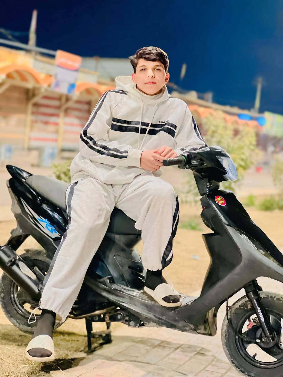 السلام عليكم ماكس للبيع مامفتوحه بلادي . رمبة  الصالنصه موجوده البلاديهة مالتهه .السعر خاص او الاتصال على***********
