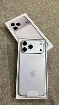 17 بروماكس 256 شرق اوسط جديد بطارية 100 اللون السلفر  عدد دورات الشحن ...