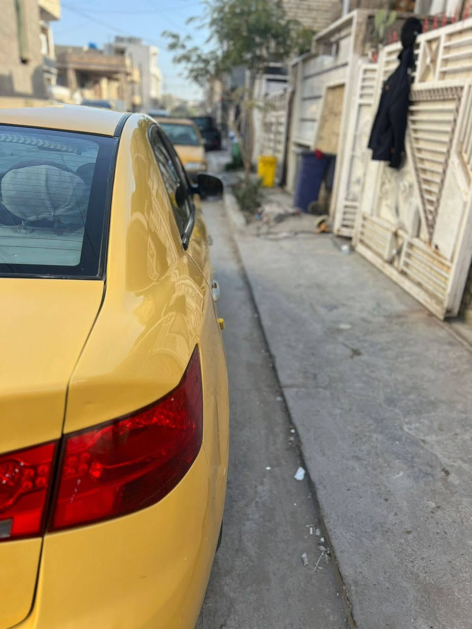 كية فورتي ١٢ وارد امريكي
حادثها جنطة بدون دواخل وبالعراق بنيد خغيف ومن تلحيظة صغيرة الكير والمحرك جيد تبريد ثلج داخل اسود المرغوب رقم بغداد هزة جديدة السيارة احلى من الصور بهواي  مكينة ٢٠٠٠ دوش ما بيها اي نقص السعر ٩٣ وبيها مجال
للتواصل ***********
