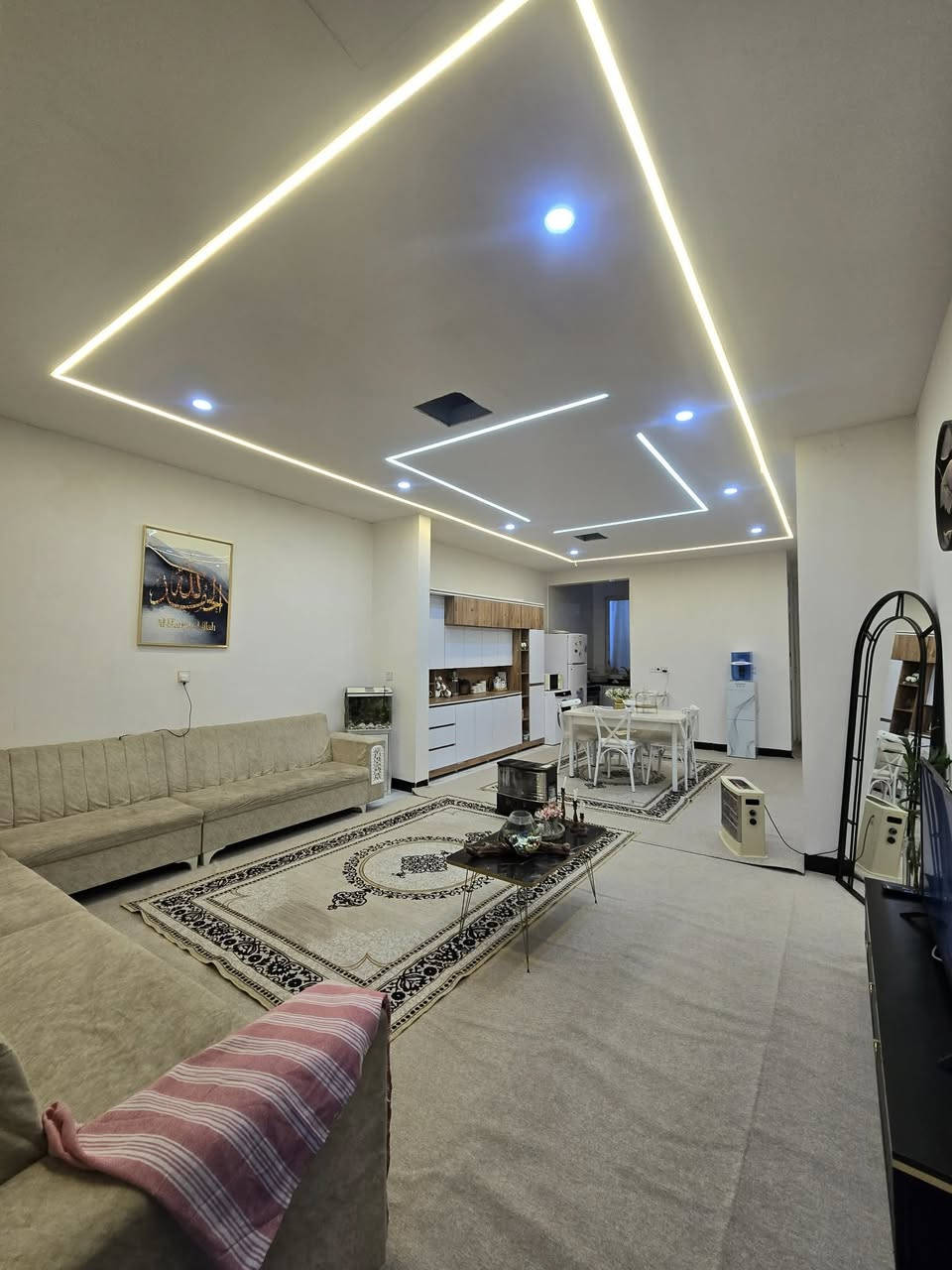 اعلان رقم (1889)📢📢📢
_________________
دار للبيع مساحة 100 متر 
فول سيراميك بناء حديث 
الموقع بنجاعلي 
قرب جامع بلال الحبشي 
استفسار 
***********
***********
