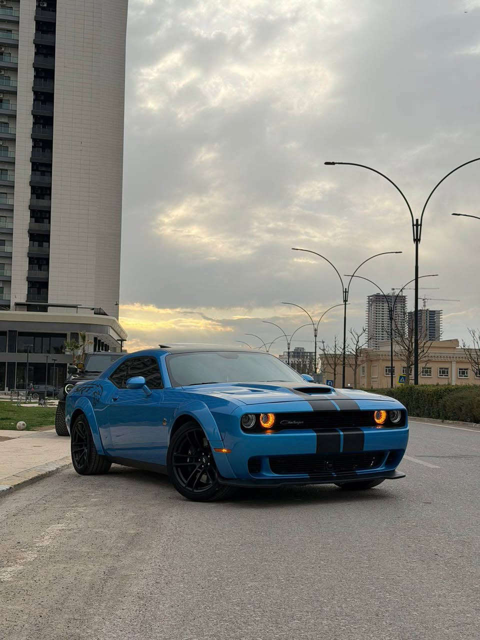 ‏Dodge Challenger Scat Pack Widebody 2023 🔥

تشالنجر سكات باك وايد بدي 2023 فول مواصفات، وارد امريكا، ماشية 2000ميل زيروووو،
المواصفات:
 • محرك V8 هيمي 6.4 لتر 485 حصان
 • فتحة سقف كهربائية
 • رادار أمامي + تنبيه التصادم
 • حساسات أمامية وخلفية + كاميرا رجوع
 • نظام كروز كنترول متطور
 • شاشة جبيرة تدعم كاربلاي/اندرويد اوتو
 • نظام صوتي بريميوم
 • مقاعد جلد/الكالكارا كهربائية مع تبريد وتدفئة
 • ستيرنغ متعدد الوظائف مع بادل شفتر
 • بصمة + تشغيل عن بعد
 • إضاءات LED نهارية وكشافات HID
 • نظام دخول ذكي Keyless entry
 • جناح خلفي وايد بدي مميز + رنكات أصلية 20 إنج
حادثها: جاملغ خلفي وباب صبغ 
ايرباك فقط برده

سيارة كلش نضيفة، ما ناقصها شي، فول مواصفات
سياره مرقمه وجاهزه 
سعر 305$ مجال بسيط أربيل, العراق


**إذا كنت صاحب هذا الإعلان وتريد حذفه لأي سبب، رجاءا أرسل رسالة إلى الدعم الفني**