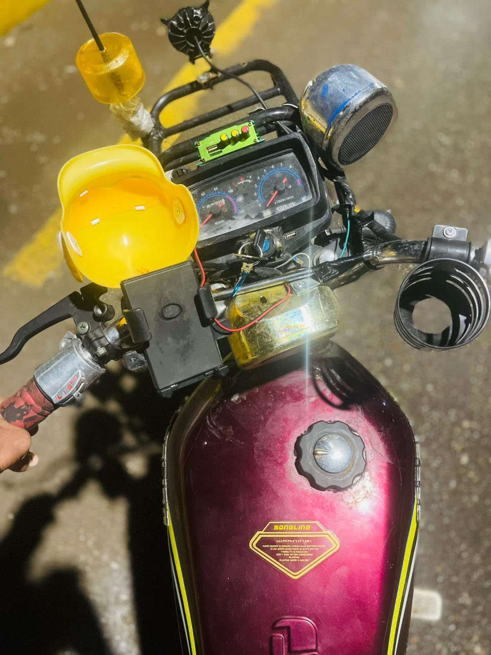 السلام عليكم   الموطور للبيع مابيه اي نغص  وبعد انضف من البصوره ومليان فدراليات ونشرات  السعر 350 وبيه مجال التصال ***********
