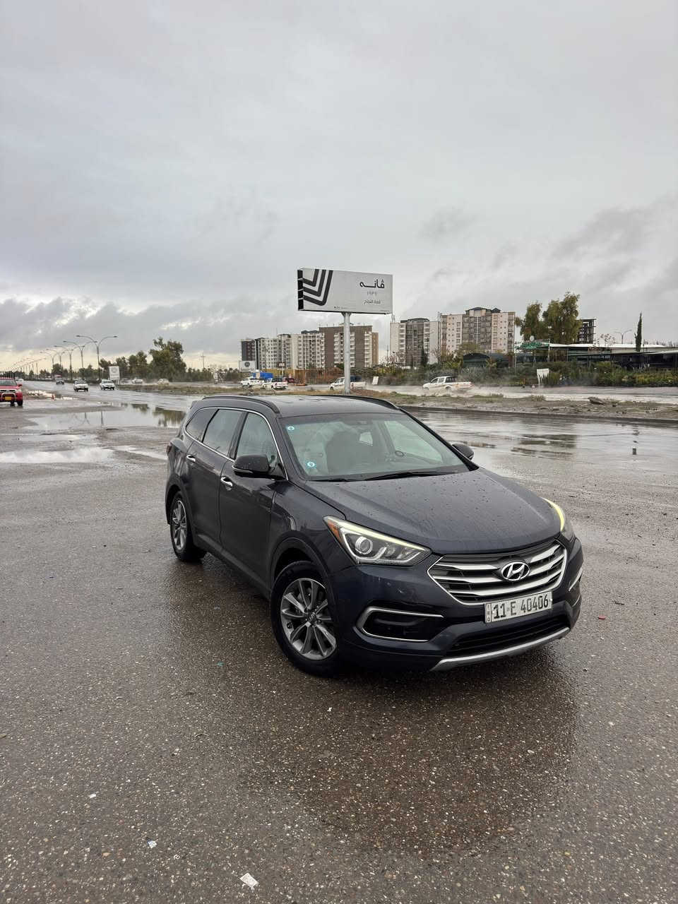 السلام عليكم 
سنتافي2017 امريكي 
بنيد + جاملغ تبديل بدون صبغ نفس الون
6 سلندر 7 راكب فور ويل 3انظمة قياده 
كير محرك كفاله ماشيه90mi
رقم بغداد بأسمي 
هاتف 
***********
السعر 172 وبيها مجال
