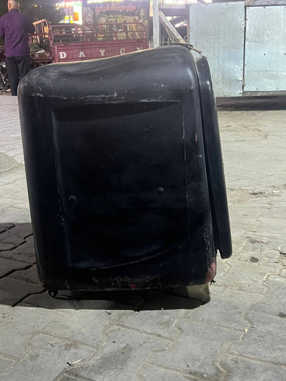 سلام عليكم بوكس للبيع جان احمر وصبغته وبي كسر من جوه كلشش قليل حته مامبين سعر 30وبيه مجال مكاني مدينه الصدر 

***********
