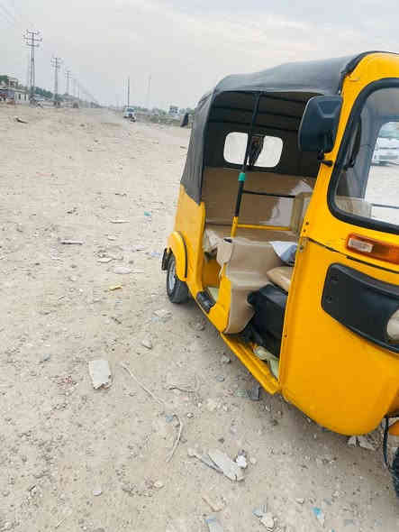 السلام عليكم  تكتك للبيع 18 طالعه ب19  تكتك حلوه مرتبه  رقم وسنويه بابل  مرشوشه كلير   مو صبغ عنوان المحموديه.  السعر 4900 وبيها مجال   رقم ***********
