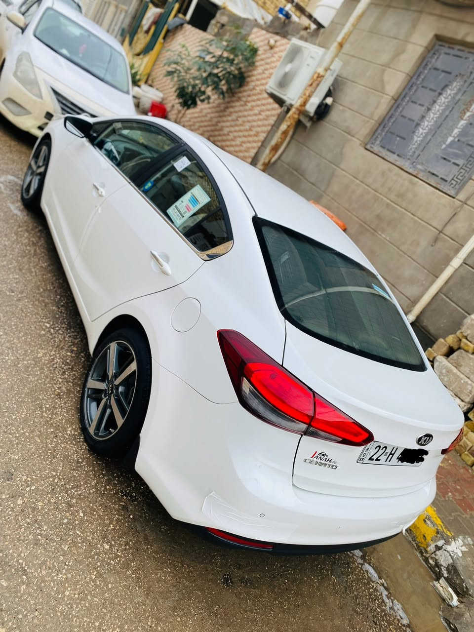 السلام عليكم كيا سيراتو موديل ٢٠١٧ خليجي فول الفول وارد ايراني تجي VIP اعلى مواصفات
كفالة عامة من الصبغ والحادث والتبديل سونارها مرفق مع الصور وجاهزة من جميع النواحي 
محرك ٢٠٠٠ دوش 
فتحة سقف سلايت 
بصمة ابواب وتشغيل 
انارة ترحيب 
داخل جلد 
كشنات الخلفيه تدفئه تبريد 
تبريد قطعتين خلفي
تبريد. مخناخي
لدرات اماميه خلفيه
رادار عنده الرجوع  جانبي 
المقاعد الامامية كهرباء 
خزن ميموري 
كشنات تدفئة تبريد 
هيتر استيرن 
هيتر مرايا 
نقطة عمياء ورادار امامي 
كاميرا خلفية 
شاشة ابل كار بلي 
تحكم ستيرن 
مود درايف
حساس امامي خلفي 
اشاير مري 
ليدات امامية خلفية 
اضاءة زنون 
لايت زنون بلاد عدسه 
مكان السيارة ديوانية 
رقم ***********
