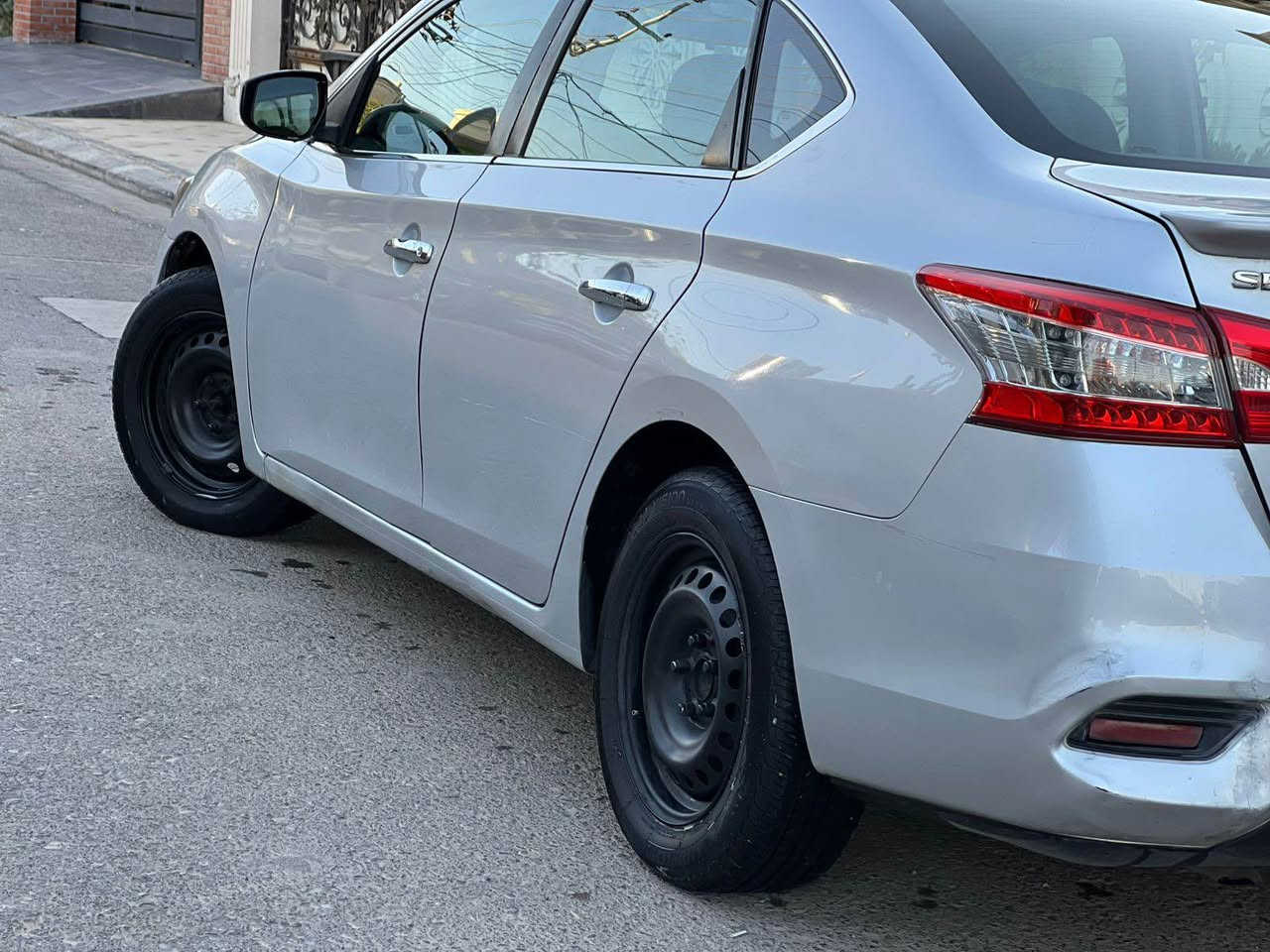 نيسان سينترا مواسةفات ئةمريكي  sv جاملغ لاي سايق هةيتي  دةركةي لاي سايقي  بستةكي هةية بونيت بستك هيتي ما باقي هةموي بةشرت بيشو بشتي كبسة  كيرو مةكينة بةشرت وةكالة بةناوي خومانة تحويل بةشرت ) شوين هةولير (***********) أربيل, العراق
