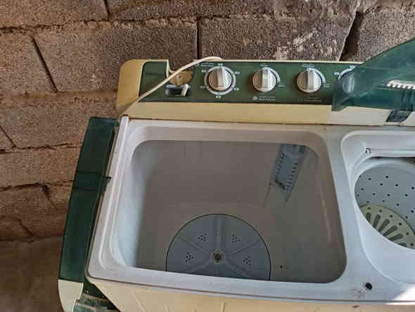 يارزاق يارزاق مكلف بلنشر غساله شغاله مابيه اي ضرر السعر 100بيه مجال لشراي مكان حي  كوت اتصل ***********
