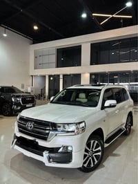 لاندكروزر VXR • ٢٠١٩ • ٩٩ الف كم