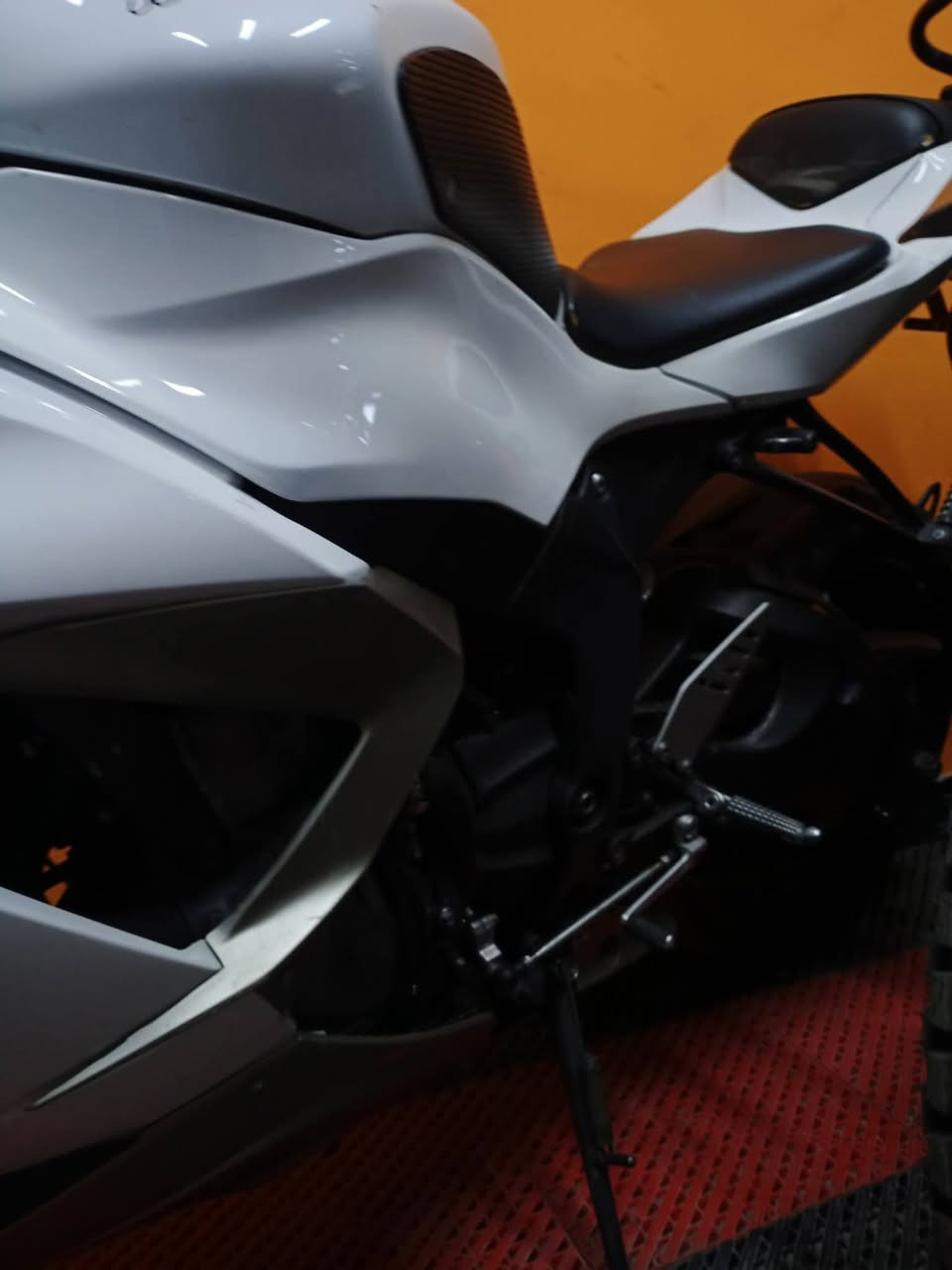 السلام عليكم اخوان
للبيع كاوسكي نينجا 2016

5وضعيات للقياده 

نظام ABS

نظام سكيورتي 

دراجه ماشيه 60الف حقيقي 

مكفوله كفاله عامه ما عدا كفر يسرى تجاري فقط 

دراجه نضافه 10/10

والسعر نار

لتواصل/***********
