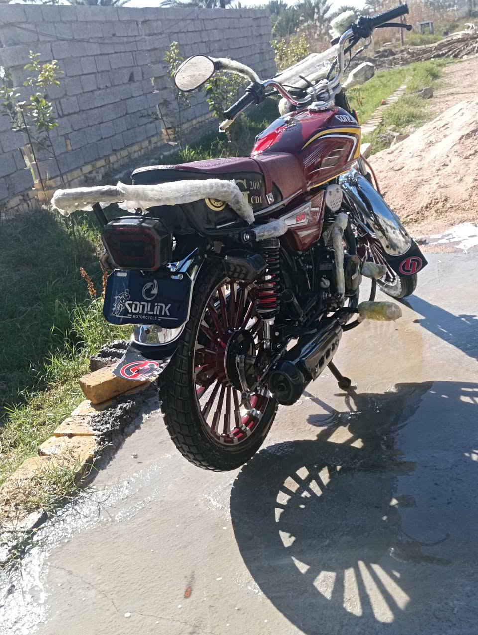 سونللك سيفان للبيع 
السعر 750 وبي مجال قليل 
نقوصاته شاشه مكسوره 
مكان بابل محاويل قرب سيطره الآثار 
كفاله عامه من كلشي مكينه ميتين تخبل 200Cc
رقمي للتواصل ....***********
