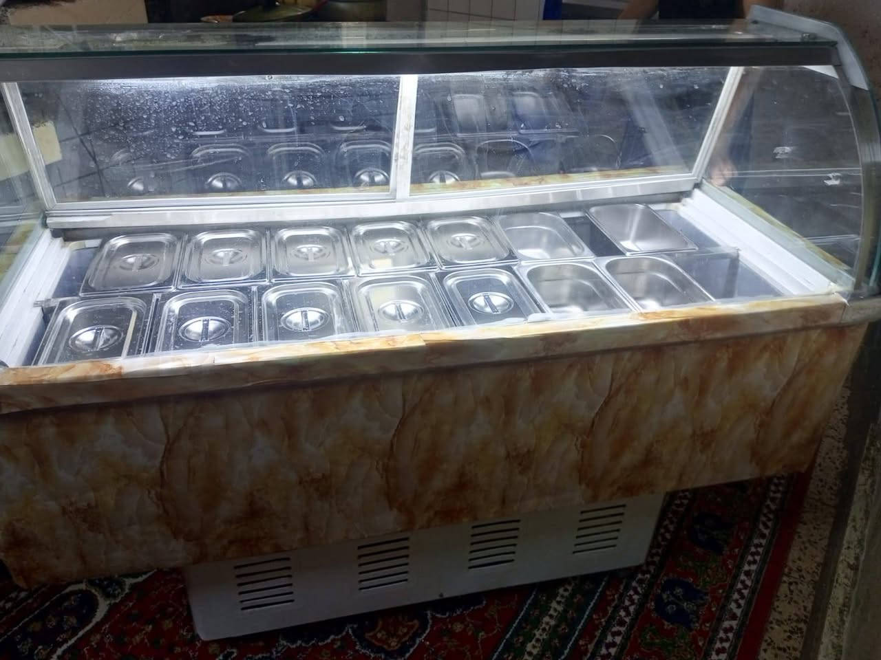 السلام عليكم
عارضة البان للبيع تجميدها وبرودتها ممتازة وياها 14 بلانك 
السعر 350 الف عنواني بغداد مدينة الصدر الاورفلي مستعجل عالبيع
للتواصل *********** غير متوفر واتساب
