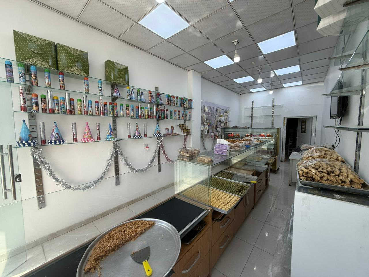 🔥 فرصة استثمارية مميزة 🔥
محل حلويات للبيع في موقع جيد ومناسب للعمل 👌  
المحل جاهز بالكامل ويحتوي على كافة المعدات اللازمة لشغل الحلويات (فرن، ثلاجات، أدوات تجهيز، وغيرها)

📍 الموقع: [مجمع لانه ستي خلف مجدي لاند]  

💡 المحل شغال سابقاً وعنده زبائن ومعروف بالمنطقة 

✔️ مناسب لأي شخص يريد يبدأ مشروعه بدون تعب تجهيز  
✔️ قابل للتطوير وزيادة الأرباح  

📞 للاستفسار والتفاصيل أكثر: [***********]  

الرجاء التواصل للجادين فقط
