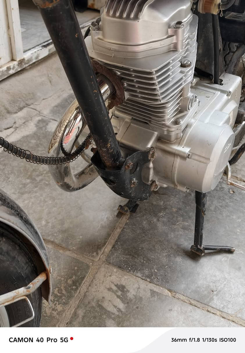 سلام عليكم  دراجه ال بيع سعرها ٦٥٠ وبيه مجال أوراق اصوالي دراجه نضيه كلش بس همالته وتركته شاصي 16 مكينه 23 رقمي  ***********
