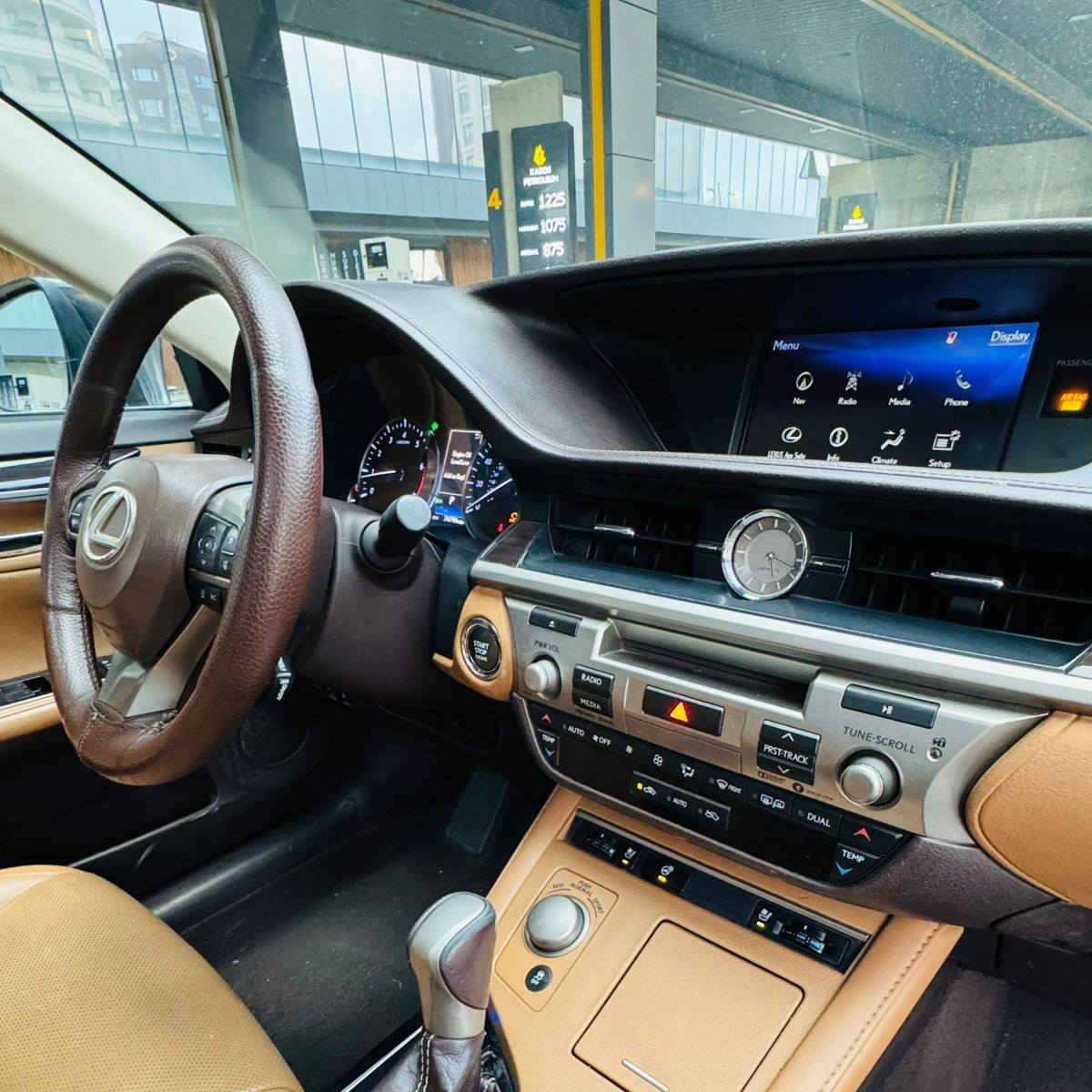 لكزس ES 350 الموديل: 2018
اللون: أسود قطران
الداخل: مشمشي ليمتد (واحد على واحد)
الممشى: 74 ألف ميل
المكان: السليمانية – مركز المدينة
السيارة بيها بونيد صبغ فقط
بدون دواخل وبدون إيرباغ
كير ومحرك وصدر تام
تايرات جديدة
سنوية وفحص وهزة ولوحات جديدة
وكالة حاضر
المواصفات:
فتحة سقف
بصمة تشغيل ودخول
رادار أمامي وخلفي + مرايا
كشنات جلد كهرباء مع تدفئة وتبريد وخزن
ستيرن كهرباء مع تدفئة
شاشة كبيرة
تحكم ماوس
أنظمة قيادة: Eco / Normal / Sport
تحكم ستيرن + مثبت سرعة
شفتات ستيرن
محرك 6 سلندر سعة 3500
نظام صوت فاخر
السيارة نظيفة جداً وجاهزة للفحص

رقم صاحب سيارة ***********
