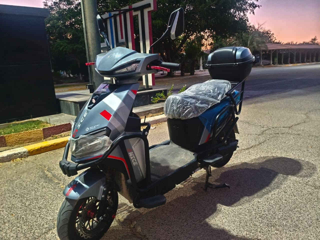 ماطور شبح/ شديته قبل أسبوعين 
موديل/ 26
6 بطاريات 
الدراجه جديده لوك 
السعر 850وبي مجال للشراي 
‏‪***********‬‏ بي واتساب
