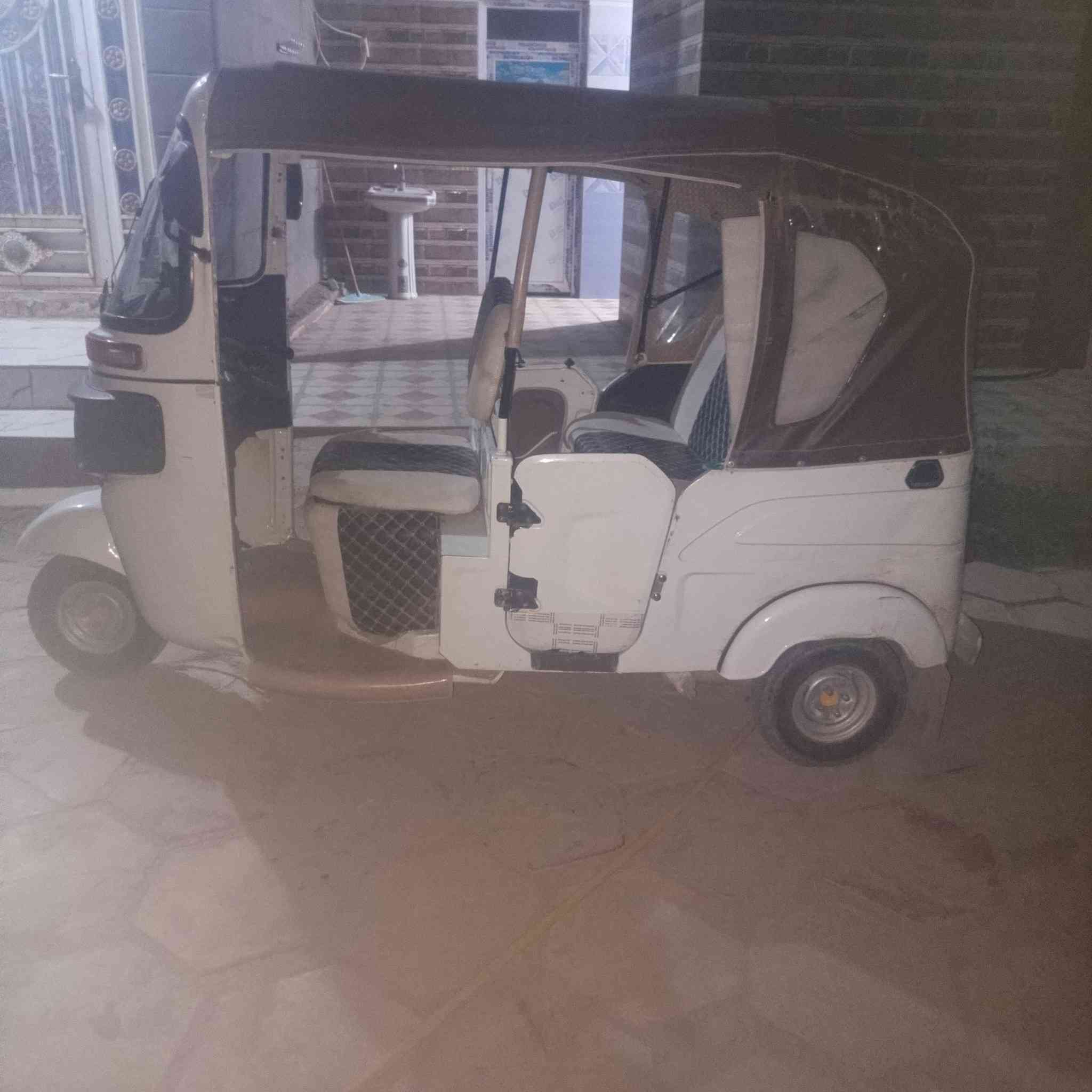 سلام عليكم تكتك بجاج لبيع مديل ٢٢أوراق أصولية تعبانة شوية متومة أكفلك سرقة وعشائر سعر ٥٢٥٠وبيهة مجال الطيبين مكاني بابل دبلة الاستفسار على رقم ***********
