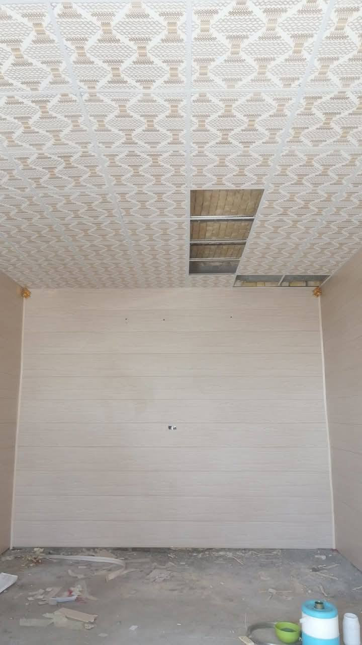 عمل انواع الديكورات الداخليه جبس سقفوف ثانويه تغليف صبغ رقم اتصل واتساب ***********
