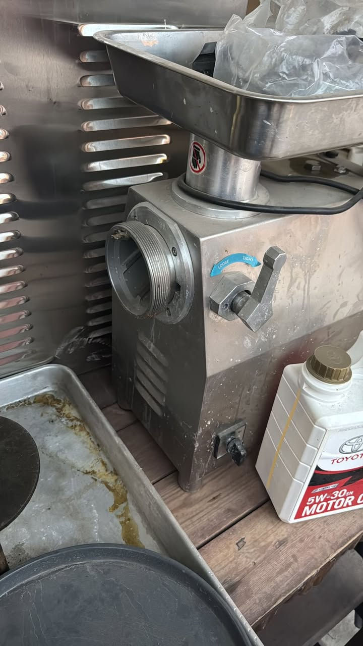 اغراض مطعم مستعملة شهر واحد فقط جداً نضيفات
ميوزة طعام مع كراسي
فتاحة عجين @
مكينة لحم 
حماية كنتاكي 
مغسلة 
بنصف سعرهم 

للاستفسار الاتصال
***********
