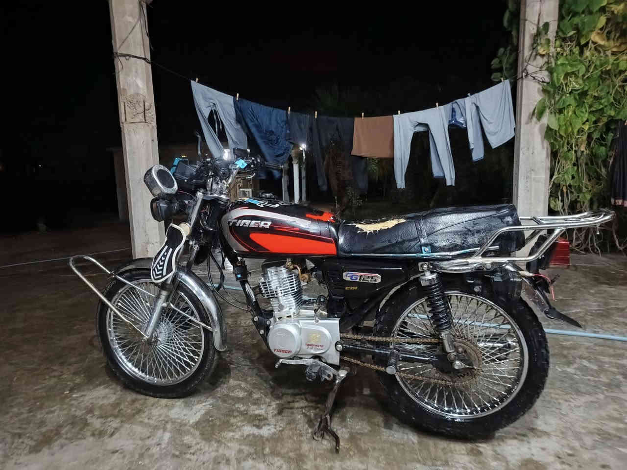 السلام عليكم 
دراجه تايكر موديل 2023 للبيع محرك مامفتوح شرط انطيك كهربائيات كامله بريكات وره كدام شغاله بريك امامي عنبارر
لايت عالي وناصي كلو شغال نشرات موجود بي مسجل شغل
دراجه غراضه عله (وضع الشركه)(نقص قبق زنجيل فقط) تعال جيك وشوف والله انضف من الصور (السعر_ 490)وبي مجال 
(اي استفسار اخر الرقم _ ***********) الخاص مفتوح 🔓
المكان بيجي الحجاج
