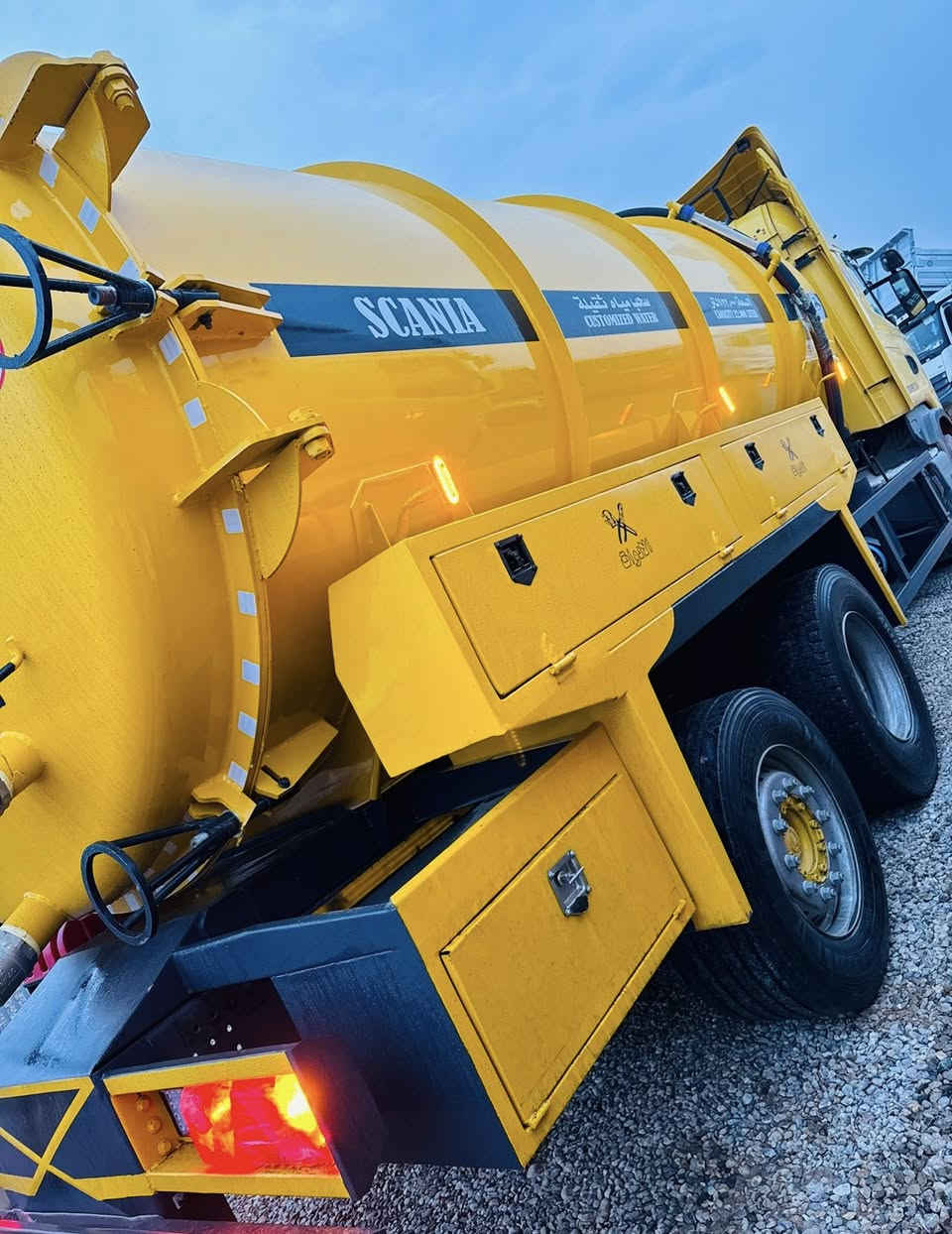 ﷽
‎         اللهم صّلِ وسَلّمْ عَلۓِ نَبِيْنَا مُحَمد ﷺ
‎‏                     السلام عليكم 👋          
‎الرجاء فقط الشراي يتصل
🔥📦🔥
‎ *********** /   واتساب/ آسيا
‎*********** /   كورك / فايبر
1/1✅
‎اسكنيا  #تنكر# #فاكيوم#جديد #للبيع 
‎تانكي جديد مانتور 70ايتالي 
‎هايلان‎نوع :سكانيا دبل قمار ة  
‎كامل جبليس شاصي عدل طول ستاندرة

‎7/25:شانصي
‎موديل:2017✅ 
‎حجم :G410مكينة سوبرعادي
‎لون : اصفر✅
‎  مواصفات :تبريد كاميرا رادر شاشة كبير
تاخم تاير جديد فول مواصفات
  
‎گير: اوتوماتيك بدون كلاج
‎رقم : كاتي مامشتغل بل عيراق
____________________________
‎مكان :#أربيل
