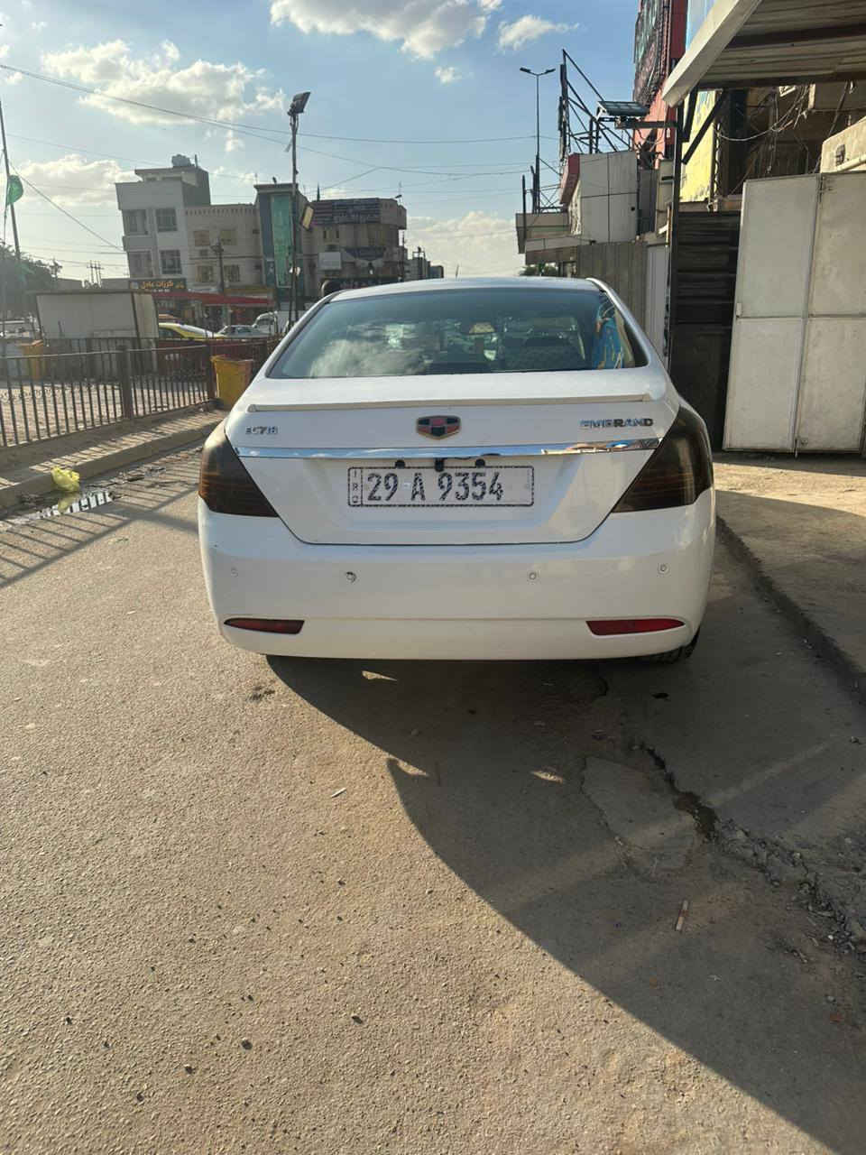 السلام عليكم ام كراند ٢٠١٣ مكفوله من صبغ ولضربه كير مكينه تبريد تدفئه كهربايات كله شغاه سنتر لك شغال تخم تاير غرفته جديده  سياره جديد بسمي مكان بغداد سعر ٥٥ رقم هاتف ***********
