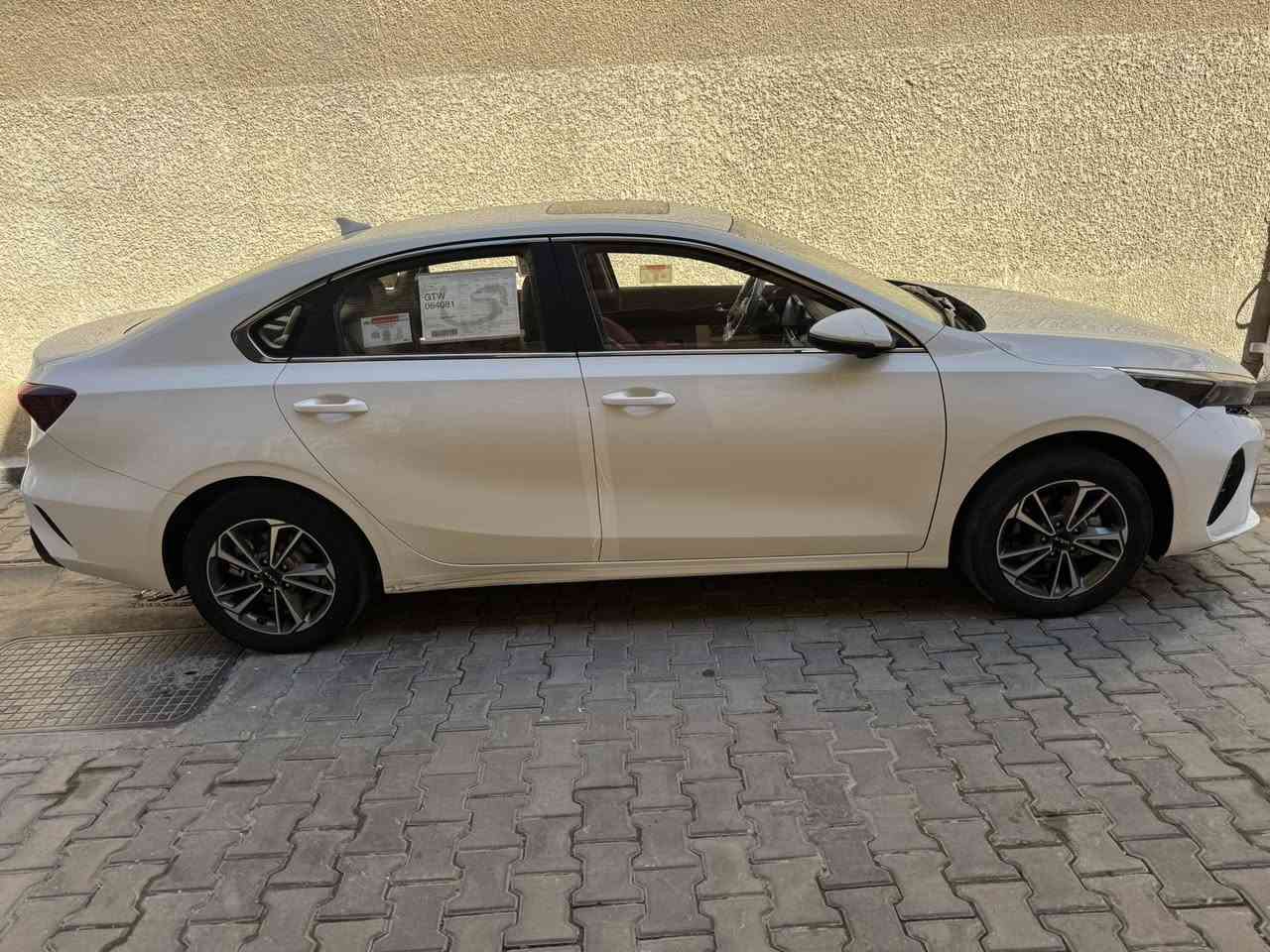 سلام عليكم كي 3 موديل 2024 ماشيه 15 فول موصفات مكفوله داخل احمر اصلي فتحه بصمه حساس خلفي امامي مري كهربائي بجم لد بكلايت لد شاشه كبيره عنوان بغداد سياره رقم اربيل تحويل او وكالة ***********
