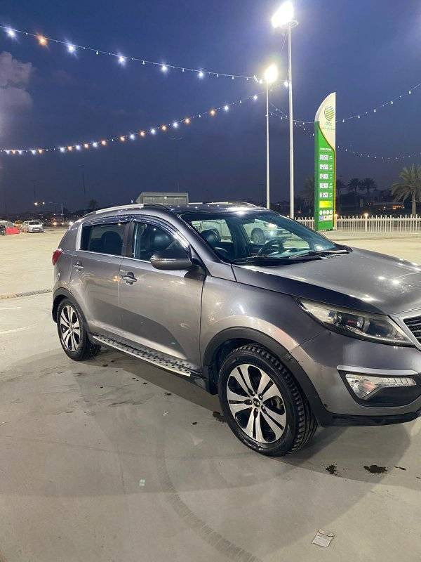 سبورتج 11 كير محرك دوش 2000 خير من الله تبريد وية السويج سيارة نضيفة بس يرادله تلحيضات 
تحويل ثاني يوم سعر 120 ورقة
الاتصال وات ساب
***********
