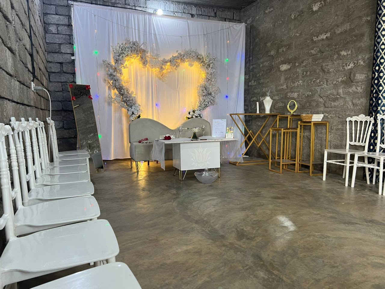 السلام عليكم
يوجد كوشات للايجار و كراسي وجنط عرائس وتوزيعات هداياوبأسعار مناسبة 

للاتصال والاستفسار ‏‪***********‬‏
