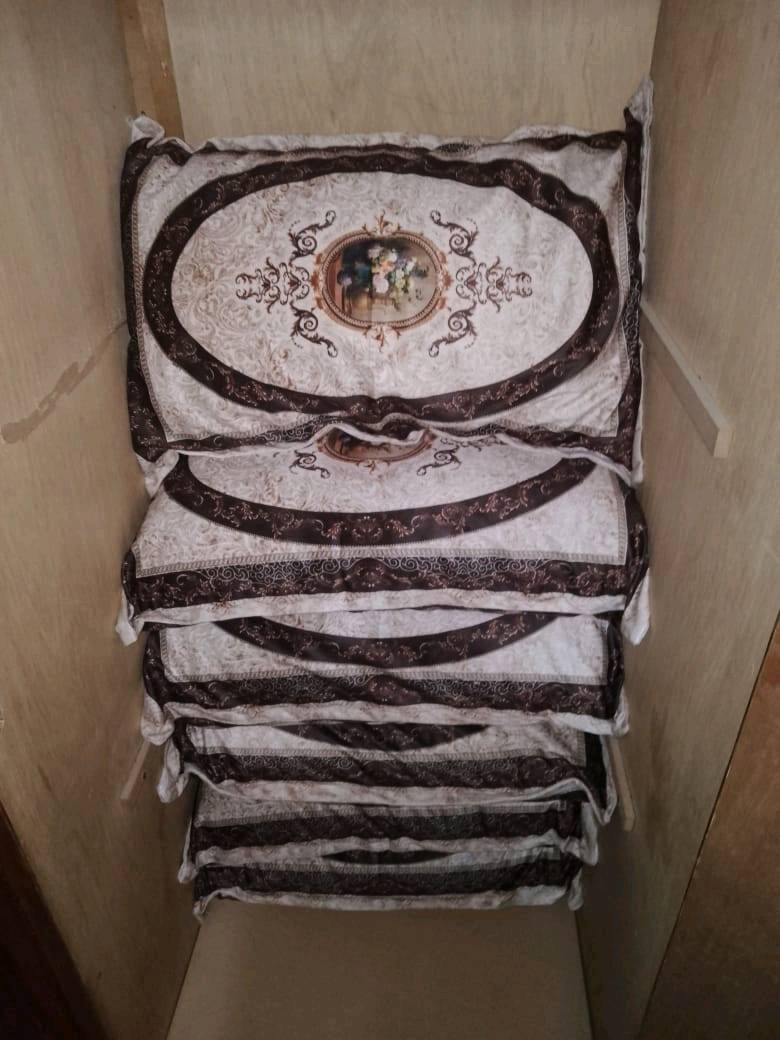 السلام عليكم 
للبيع غراض منزلية اسعار مناسبة 
1- مخاد درجة اولى جديدة
2-مكنسة كهربائيه ألمانية جديدة
3- راوتر 
4- ثريات جديدة كريستال 
5- برميل نفط 
6- تخم رئاسي صاج 10مقاعد
للبيع مستعجل سعر خاص 
العنوان بغداد الحرية 
***********
يوجد واتساب