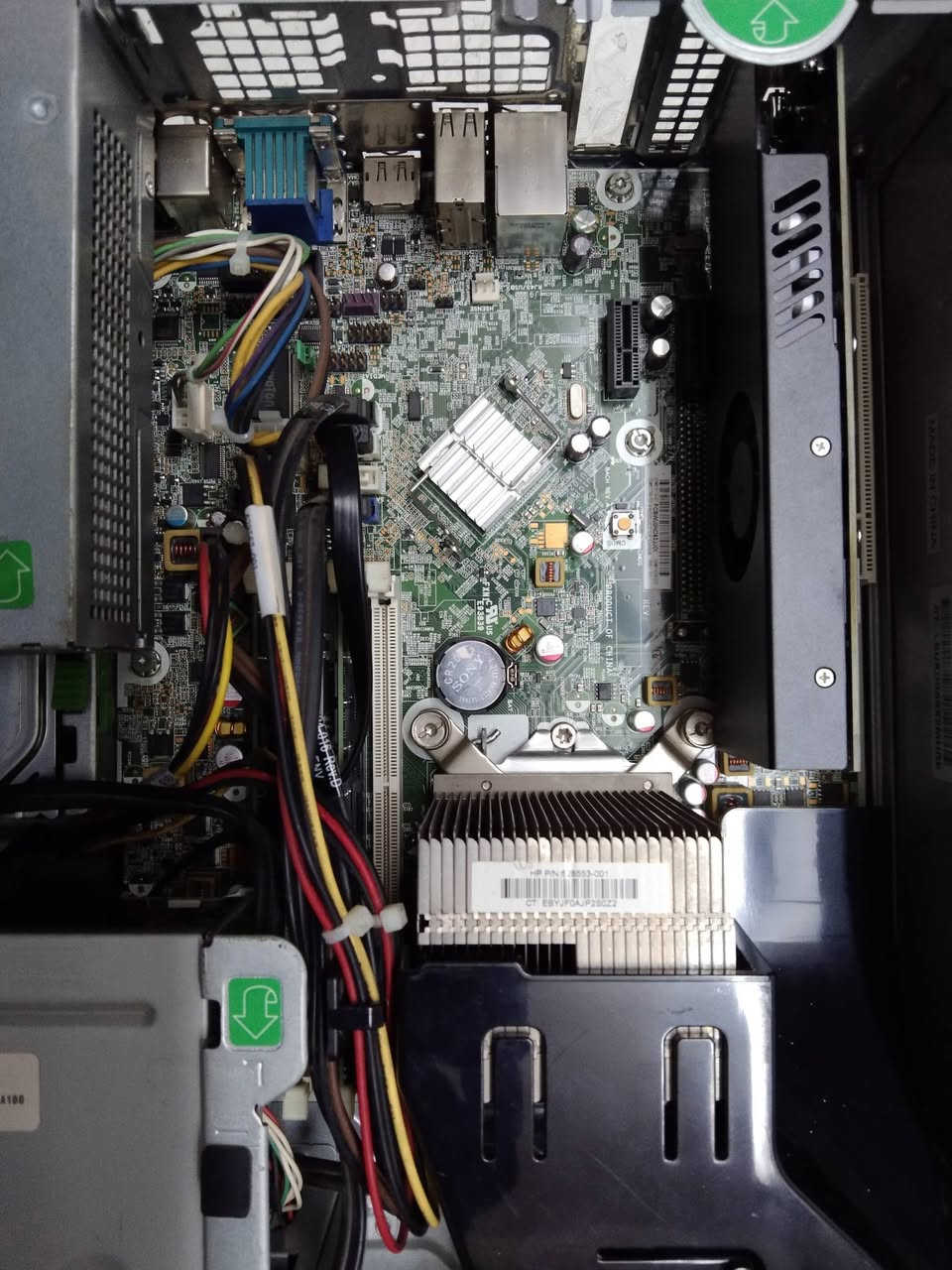 السلام عليكم 
حاسبة دسكتوب سستم انتل كور 5 جيل الثاني مستعملة نظيفة للبيع من شركة HP Compaq 6200
......
السعر 150 ألف دينار 
......
***********
......
عنوان بغداد زيونة 
البيع بضمان الفحص 
لا يتوفر توصيل 
......
ملاحظة 
كيس فقط بدون أي ملحقات 
......
المواصفات 
معالج انتل كور 5 جيل الثاني رقم المعالج 2500
كارد شاشة 4 كيكا جديد AMD RX 550 GDDR5 
هارد 128 كيكا للنظام والبرامج جديد SSD 
هارد 500 كيكا للالعاب HDD 
رام 16 كيكا جديد 8+8 تردد 1600 DDR3 
مذربورد جيل الثاني HP H61 DDR3 
مشغل اقراص ديفيدي DVD 
......
الحاسبة تعمل على نظام وندوس 11 وتحتوي على أكثر من 30 لعبة طور القصة اوفلاين مع لعبة ببجي موبايل اونلاين 
......
مع جزيل الشكر لإدارة المجموعة
