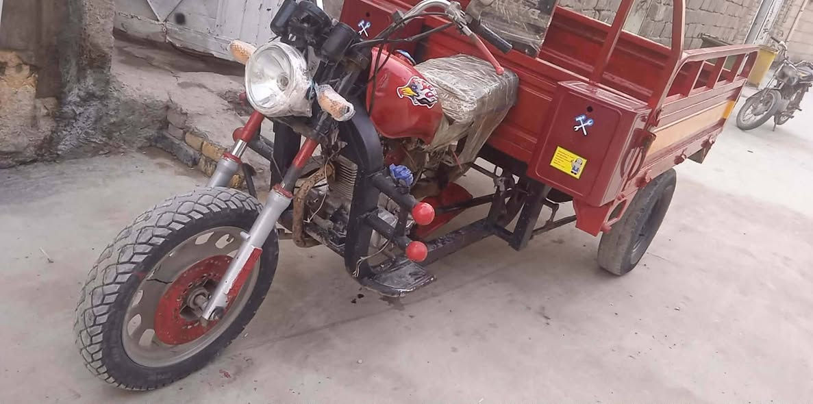 لاتكلي امسح لمنشور وتجي أدور اشاير ودور مكفول ستوته مديل 8 اوراق موجوده نقص فقط الوصل دراجه مالشغل مكينه ناعمه  دبلات شغاله أكسن مقفل السعر 550
***********
