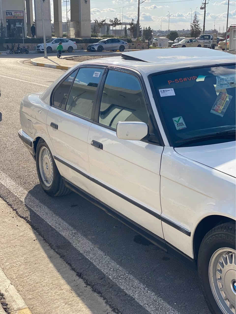 بيم مؤديل 91 گير عادي مةكينة 520 سلايت دوو پارجةي بؤياخة بي ليدان پشتةوة پيشي بةشةرت گير مةكينة توند و تؤلي بةشةرت سةيارةكة جاهيزة يةك دينار مةسروفي نية 2 وةرةقة خةرامةي لةسةرة دواي محملة دةگةرينمةوة سةيارةكي زؤر پاك ماوةتةوة جوار تاية و ويلي نوية تازة بؤم بةستوة جوار جام كارةبا لة هةوليرم رةقةم تةلةفؤن *********** سحري 45 محملة أربيل, العراق
