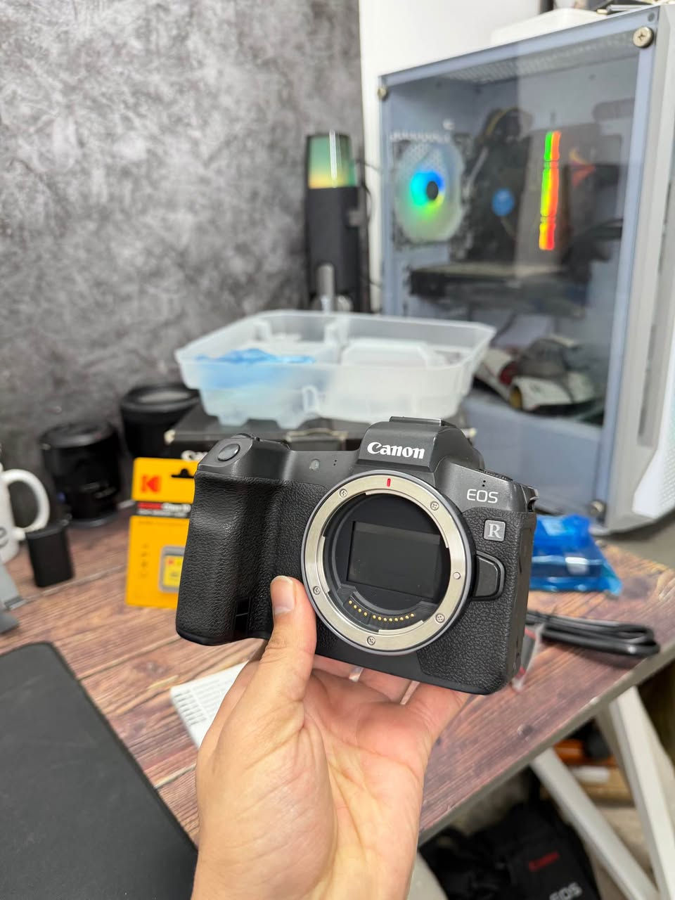 ⁨ 📸 Canon EOS R – Body Only

كامرة كانون EOS R
مستعملة ونظيفة جدًا ✨
🔹 نظافتها: 90٪
🔹 بدي فقط

🎁 الملحقات:
• الكرتون الأصلي
• الشاحن
• الحزام
• بطارية بلادي
• رام 32GB هدية 🎁

💰 السعر: 1,385,000 دينار عراقي فقط

🚚 توصيل مجاني لجميع محافظات العراق

📩 للاستفسار أو الحجز مراسلة الصفحة على الخاص ✅

⸻

⚙️ مواصفات Canon EOS R:
• مستشعر Full Frame بدقة 30.3 ميگاپكسل
• معالج صور DIGIC 8
• تصوير فيديو 4K
• نظام فوكس Dual Pixel CMOS AF
• شاشة لمس متحركة
• شاشة عرض إلكترونية OLED EVF
• اتصال Wi-Fi و Bluetooth
• تدعم عدسات RF (وتعمل مع EF عبر محول)⁩ كركوك, العراق


**إذا كنت صاحب هذا الإعلان وتريد حذفه لأي سبب، رجاءا أرسل رسالة إلى الدعم الفني**