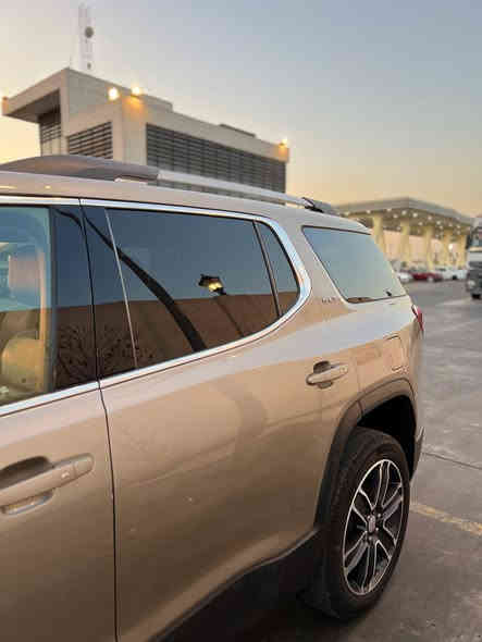 سلام عليكم 

للبيع  GMC ACAGIA 2023 SLT V6  🔥

مواصفات 
شاشه داتشو 
شاشه دجتل 
كشنات كهرباء 
كشنات تدفه تبريد
كشنات خزن ميموري 
كشنات خلفيه منفصل 
كشنات خلفيه تدفه 
دبل فتحة 
5 كامرات 360 
رادار امامي 
رادار خلفي 
رادارات جانبي 
هزاز كشن 
كير بيانو 
اشاير بل مري 
صندوق كهرباء + حساس رجل 
كامره اماميه 
اربع اباوب بصمه
تشغيل عن بعد 
كشافات 
وبعد بيه هواي مواصفات 

لون السياره شمباني على ذهبي لون جديد وقليل منه بل سوك 

ضرر السياره كما موضح في الصور
ايرباك فقط برده تبريد + ماء مال شركة 

ماشيه:38mi

مكان : بغداد الامين الثانيه شارع النواب 

الهاتف : *********** بي واتساب 

السعر :246  $ وبيه مجال حك الجيه وشكراا
