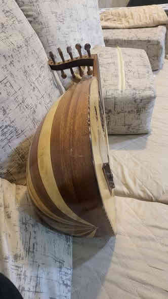 عود للبيع عراقي صناعه نجم عبود حجم صغير نظيف كلش 
سعر ٤٠٠ الف
***********
