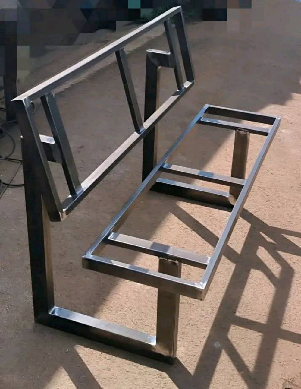 بغداد حي الجهاد يوجد كادر كامل لعمل الحداد عامه سندويش بنل والغرف 