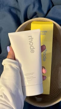 غسول أناناس • Rhode Skin • مرطب فعال